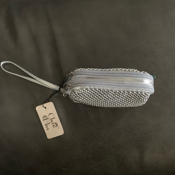 Silver toned clutch - Picture 2 of 4